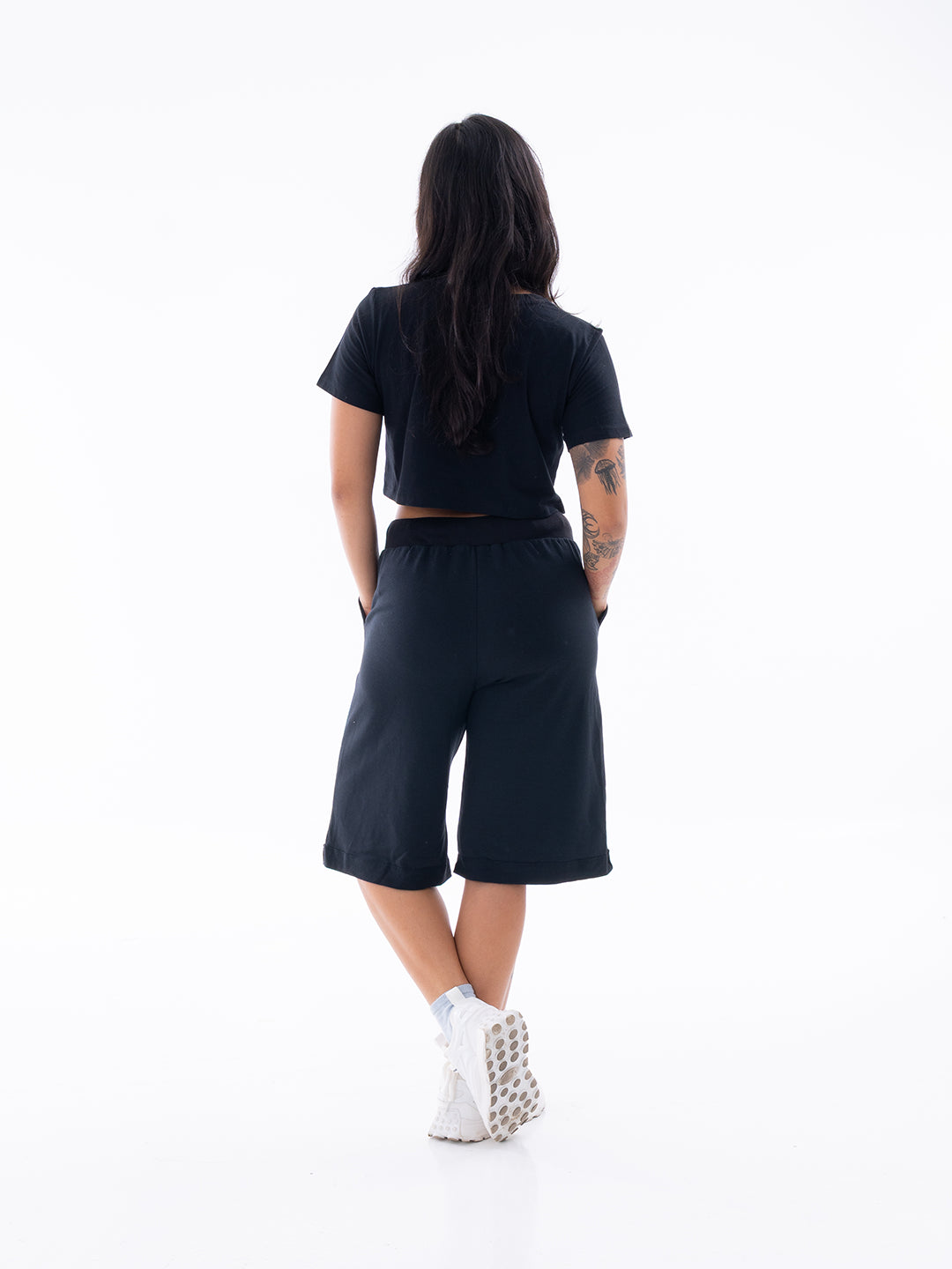 CAMISETA CROP TOP KIM - NEGRO